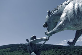 La satue de la Bête du Gévaudan à Auvers